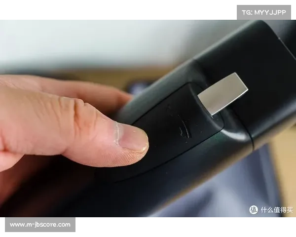 特斯拉创新推出车载攀岩训练器 用户充电时可轻松锻炼身体 特斯拉创新推出车载攀岩训练器 用户充电时可轻松锻炼身体