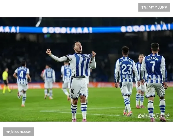 奥亚萨瓦尔精准传中成皇家社会进攻生命线